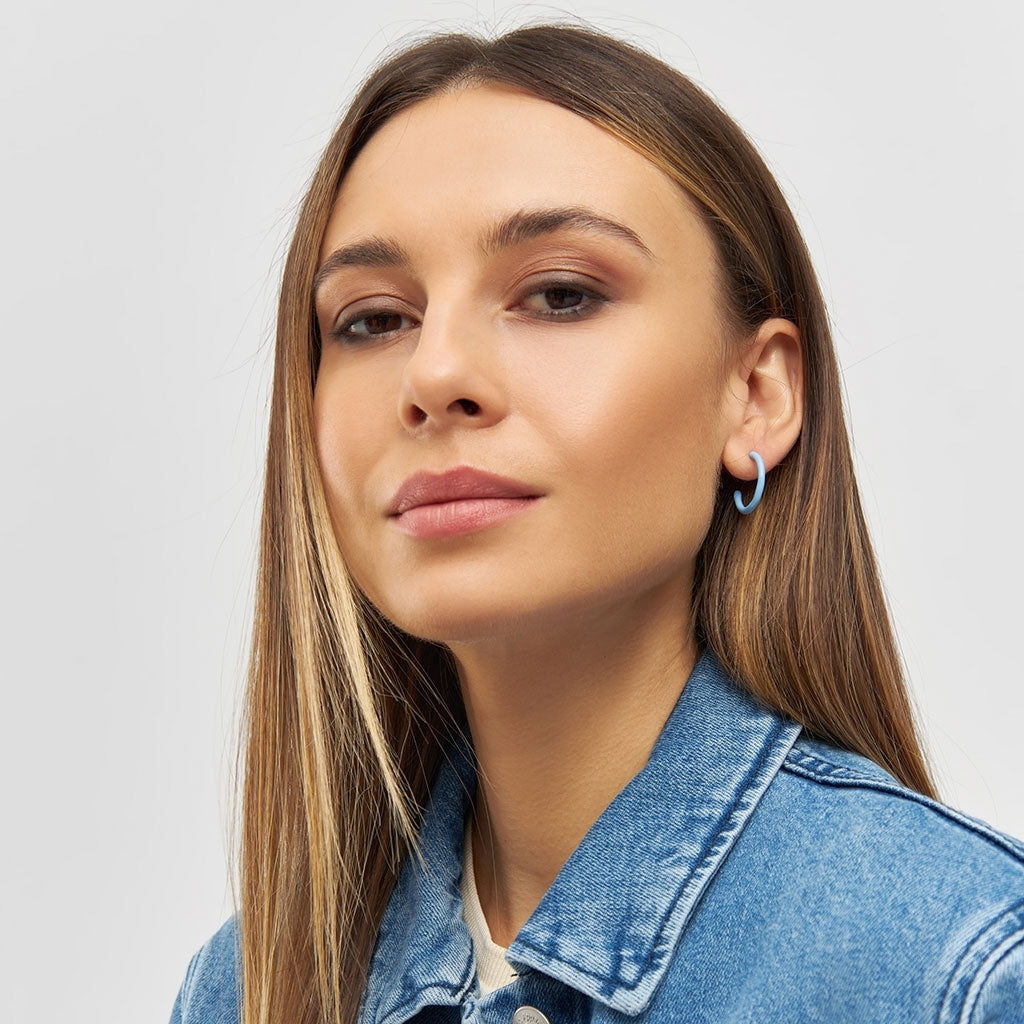 LULU Copenhagen Color Hoops Medium paar Hoops Hellblau