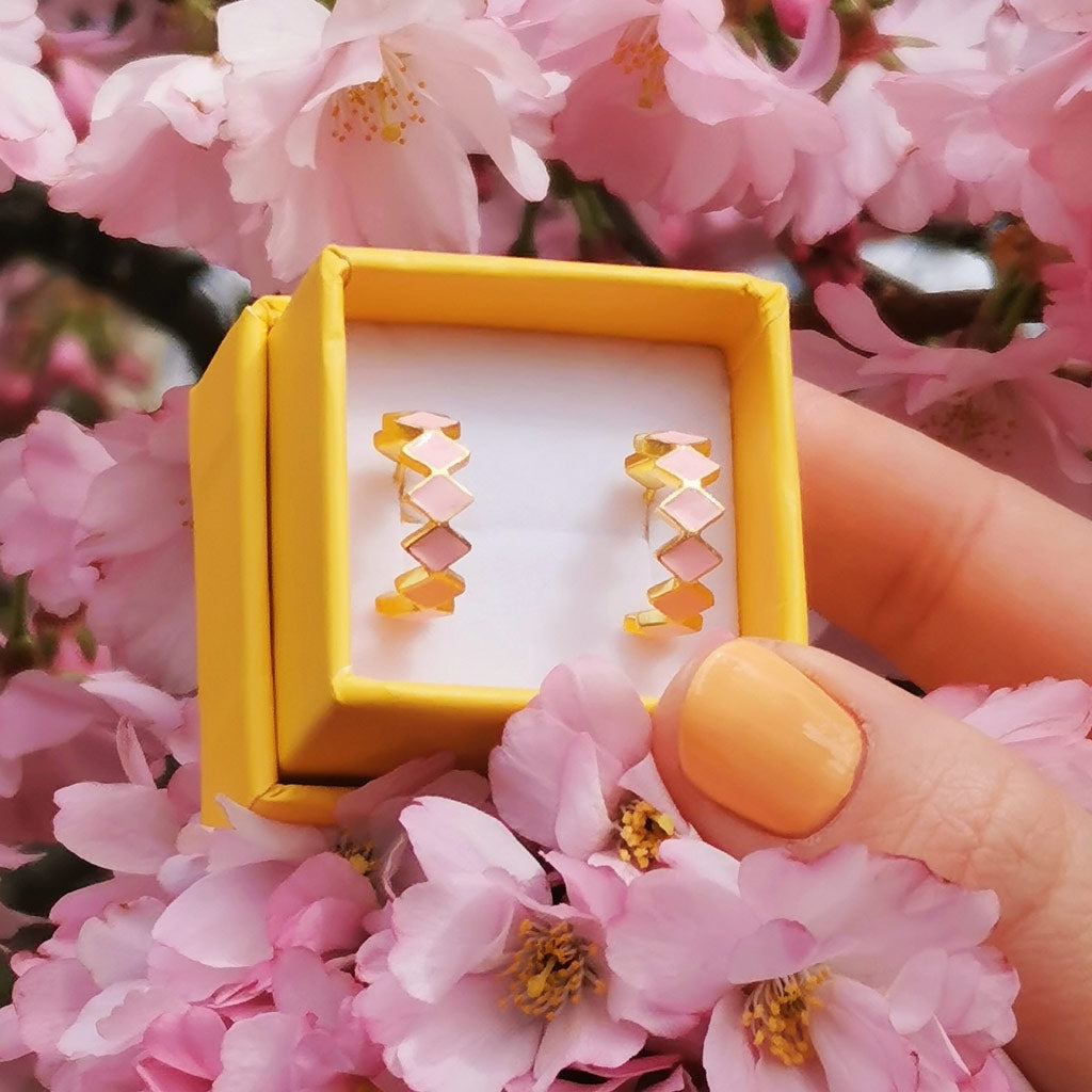 LULU Copenhagen Confetti Creolen Paar vergoldetes Hoops Hellrosa