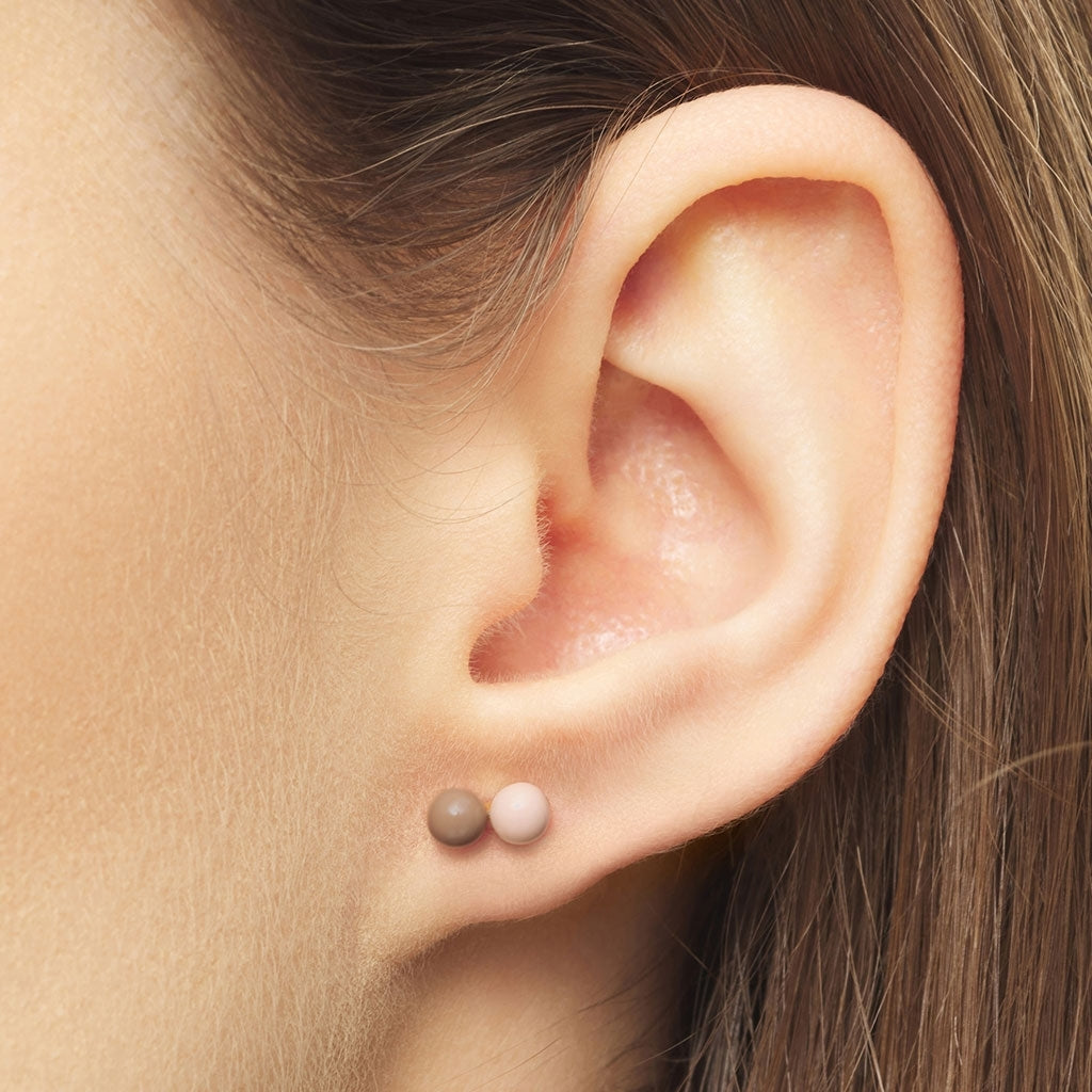 LULU Copenhagen Double Color Ball Ohrring 1 stück Ear stud, 1 pcs Mocha Mousse/Dusty Peach