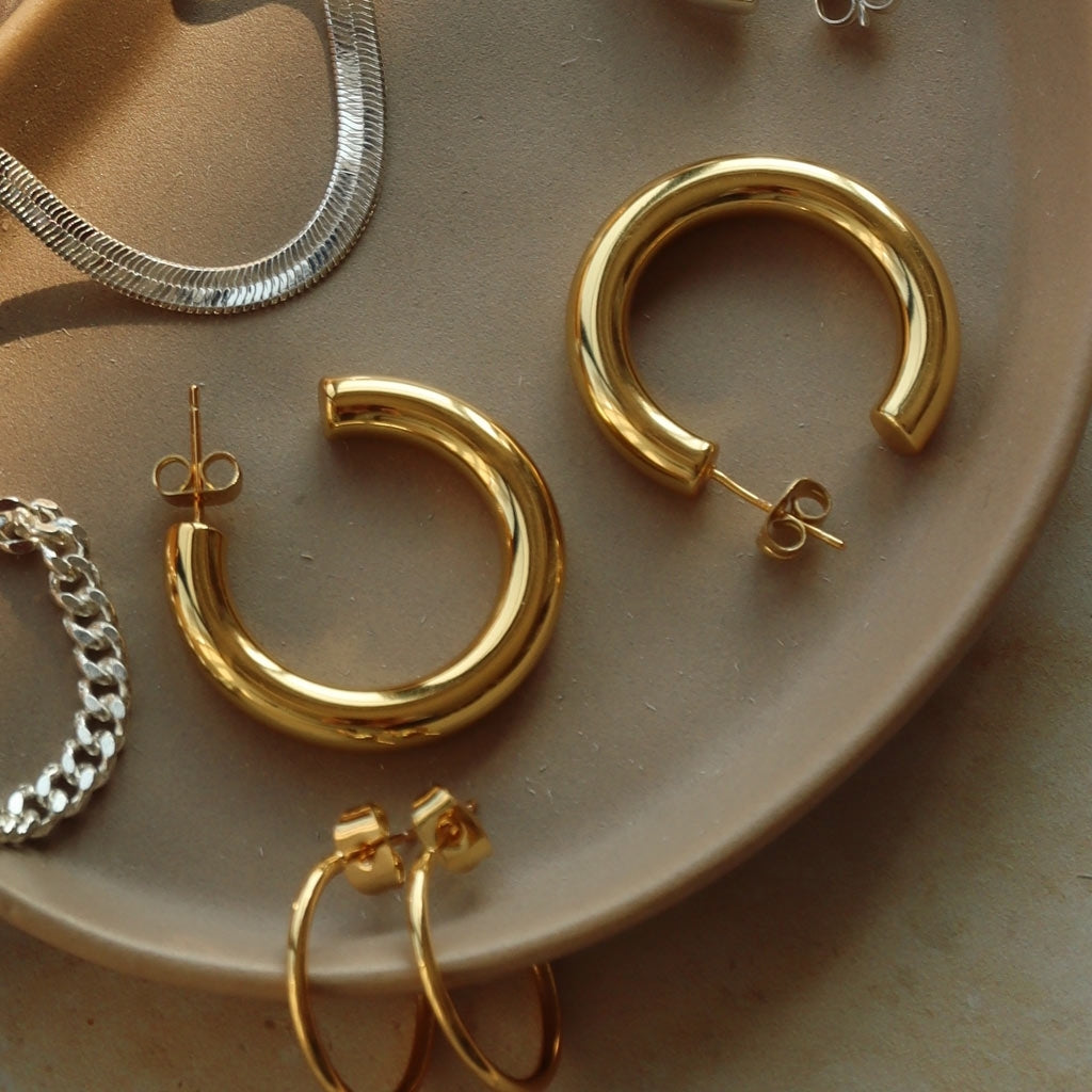 LULU Copenhagen Non Hoops Chunky Medium paar glänzend Hoops Vergoldet