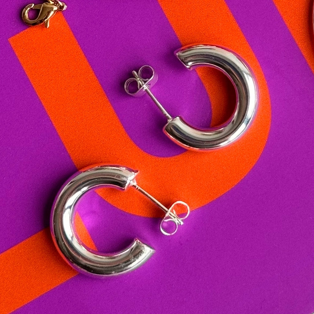 LULU Copenhagen Non Hoops Chunky Small paar glänzend Hoops Silver Plated