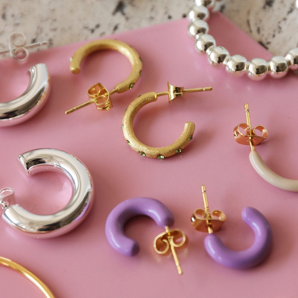 LULU Copenhagen OMG Creolen Medium paar vergoldetes Hoops Hellgrün