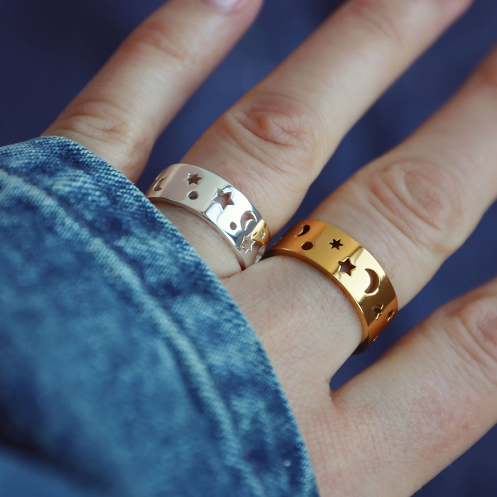 Wie verhindert man, dass Schmuck dunkel wird?