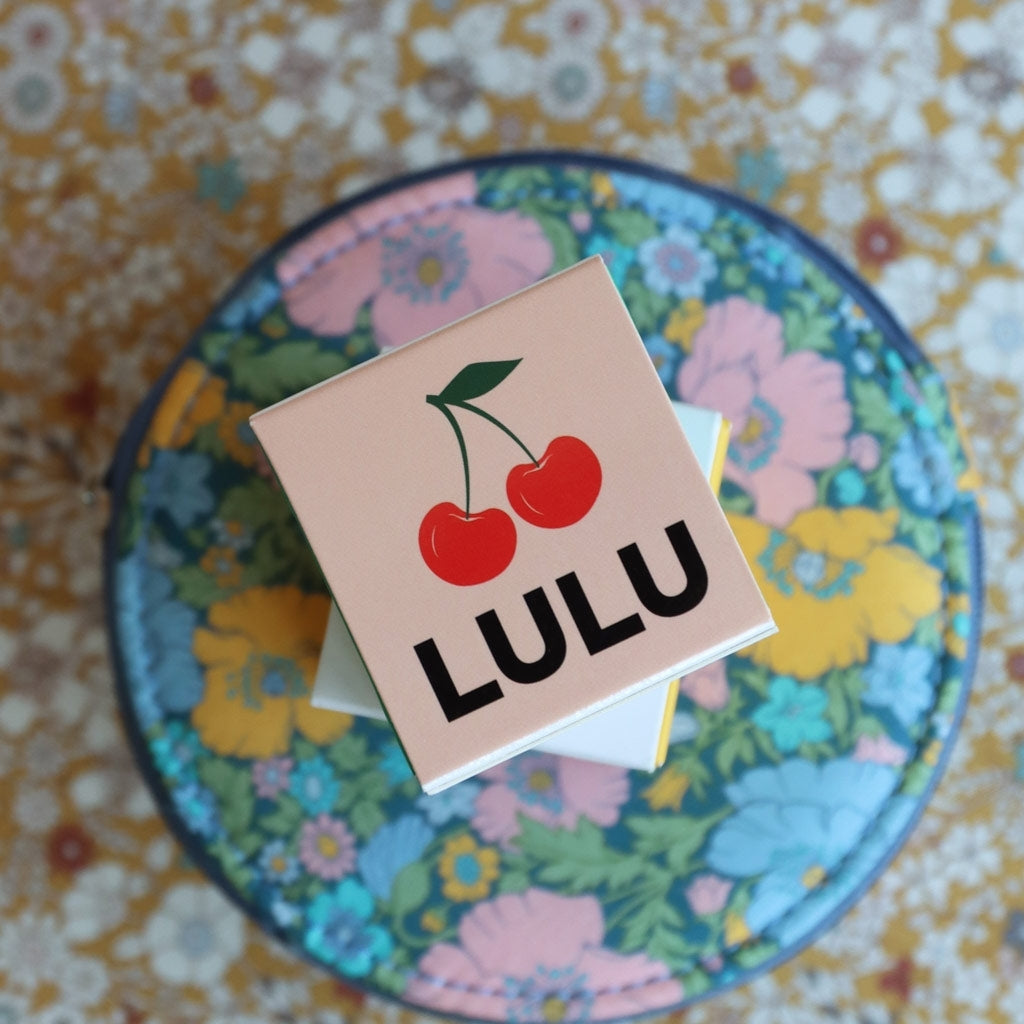 LULU Copenhagen Cherry Ohrring 1 stück Ear stud, 1 pcs Rubinrot