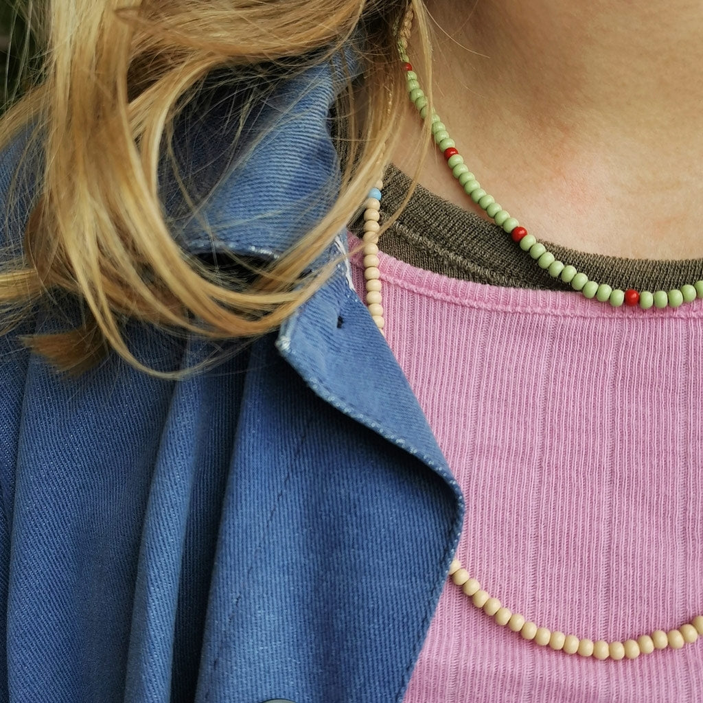 LULU Copenhagen Color Ball Halskette kurze Necklaces Silk Light Green/Passion Red