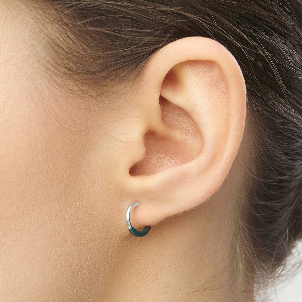 LULU Copenhagen Color Hoop Half Dip 1 stück versilbert Hoops North Sea Green