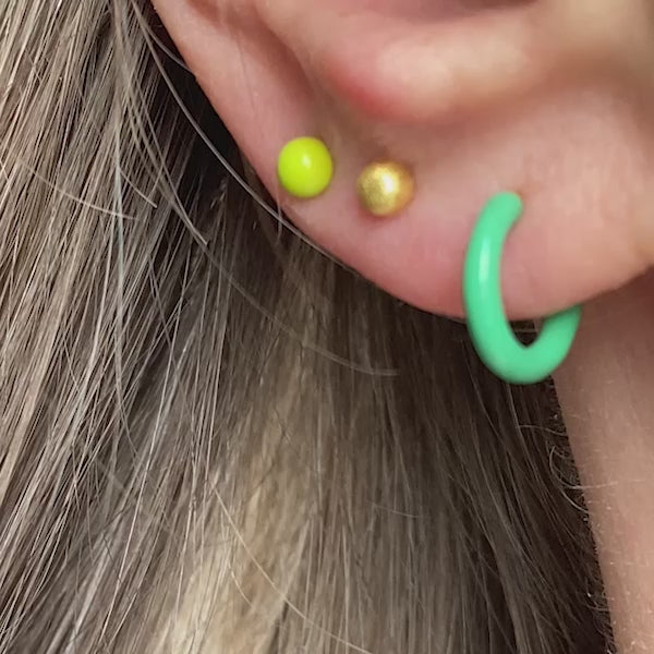 LULU Copenhagen Color Hoop Half Dip 1 stück vergoldet Hoops Lila - Video preview